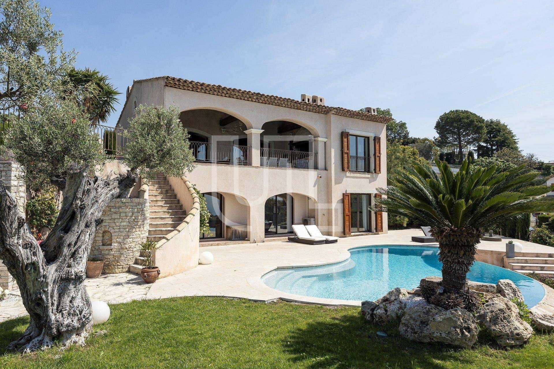 Casa nel Cagnes-sur-Mer, Provenza-Alpi-Costa Azzurra 10486564