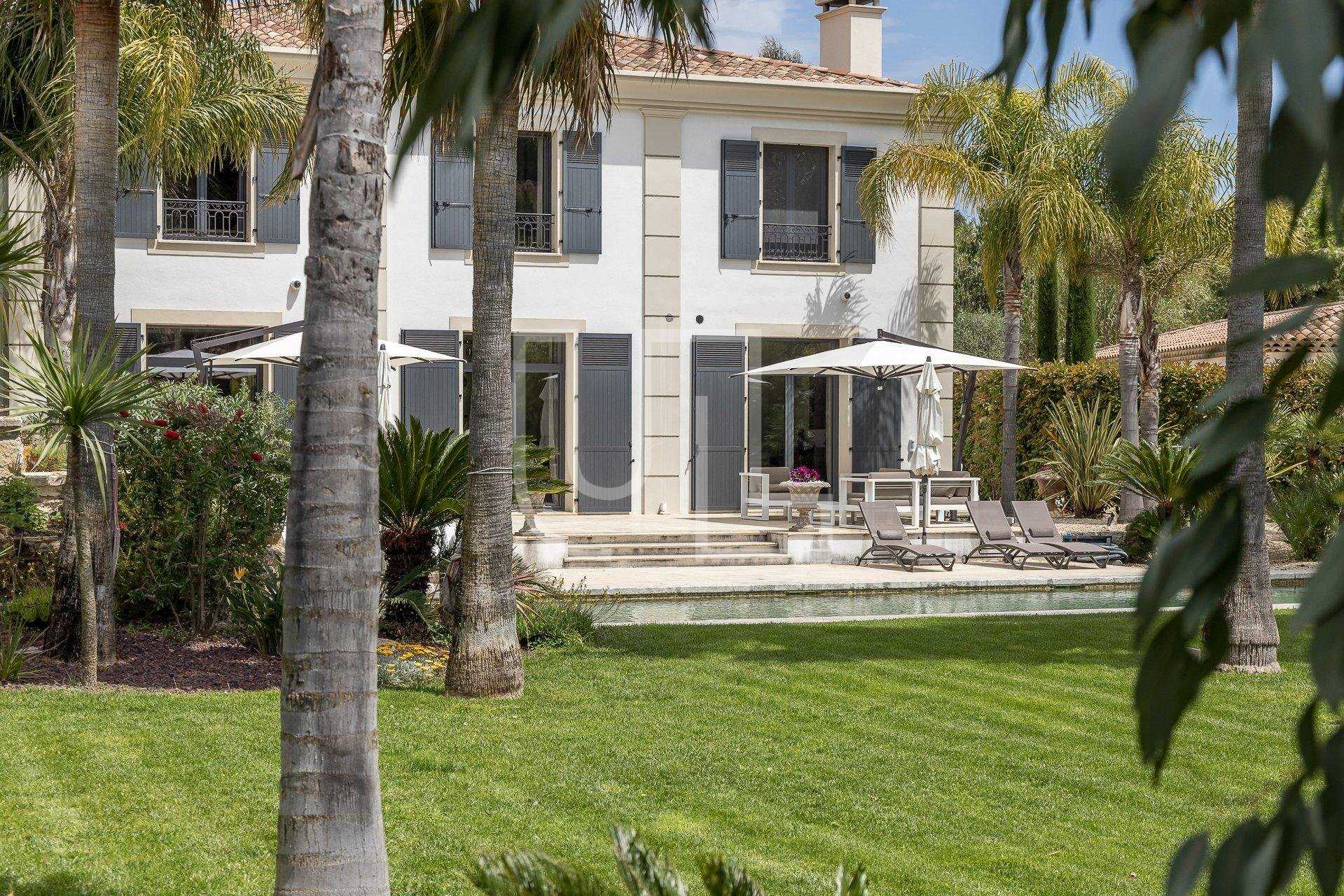 Rumah di La Roquette-sur-Siagne, Provence-Alpes-Cote d'Azur 10486568