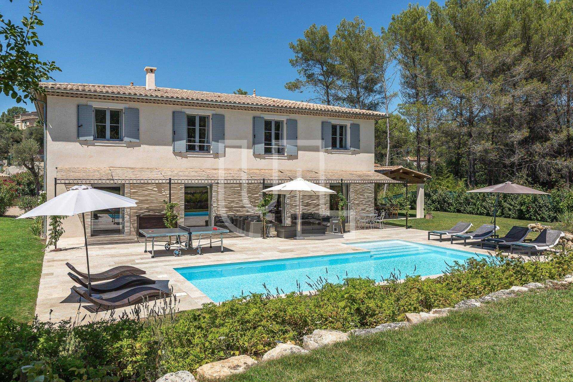 Hus i Le Bosquet, Provence-Alpes-Cote d'Azur 10486603
