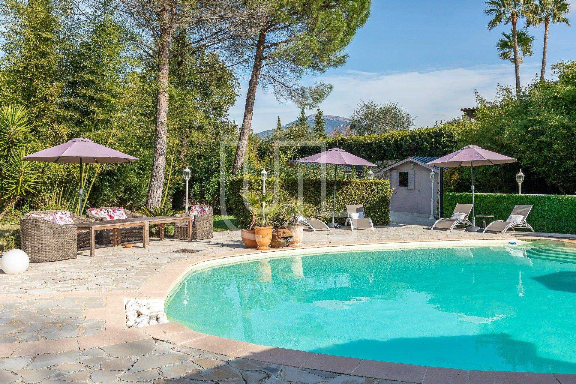 Hus i Chateauneuf-Grasse, Provence-Alpes-Cote d'Azur 10486609