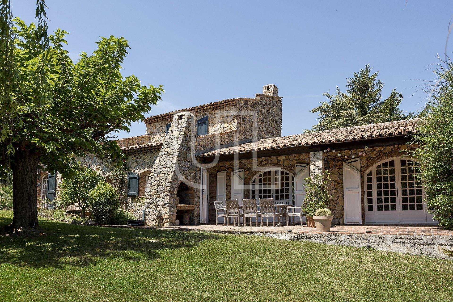 Talo sisään Mouans-Sartoux, Provence-Alpes-Cote d'Azur 10486614