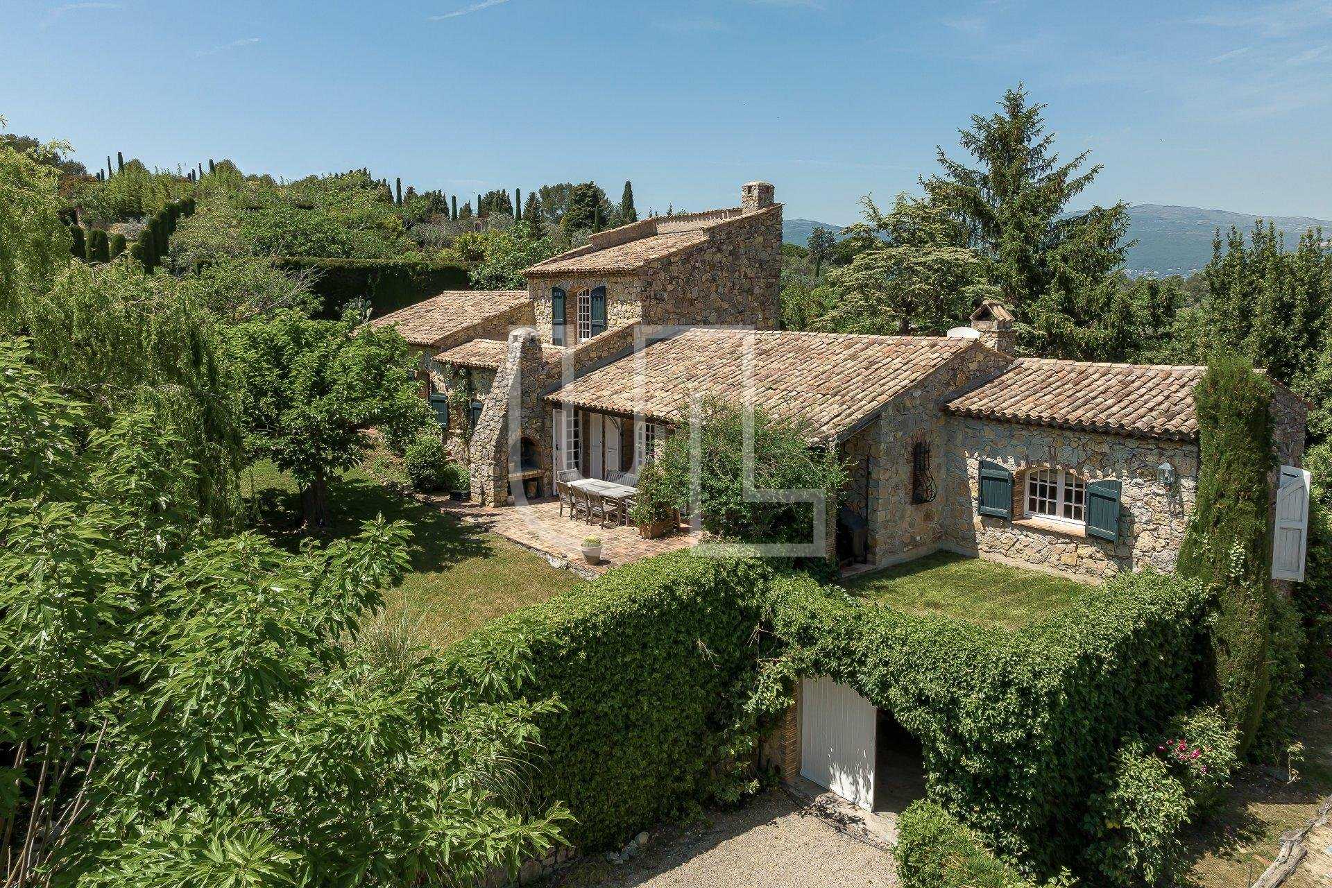 Talo sisään Mouans-Sartoux, Provence-Alpes-Cote d'Azur 10486614