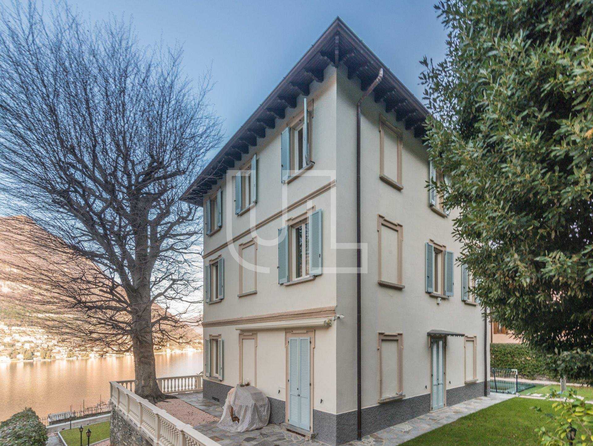 Rumah di Torno, Lombardia 10486628