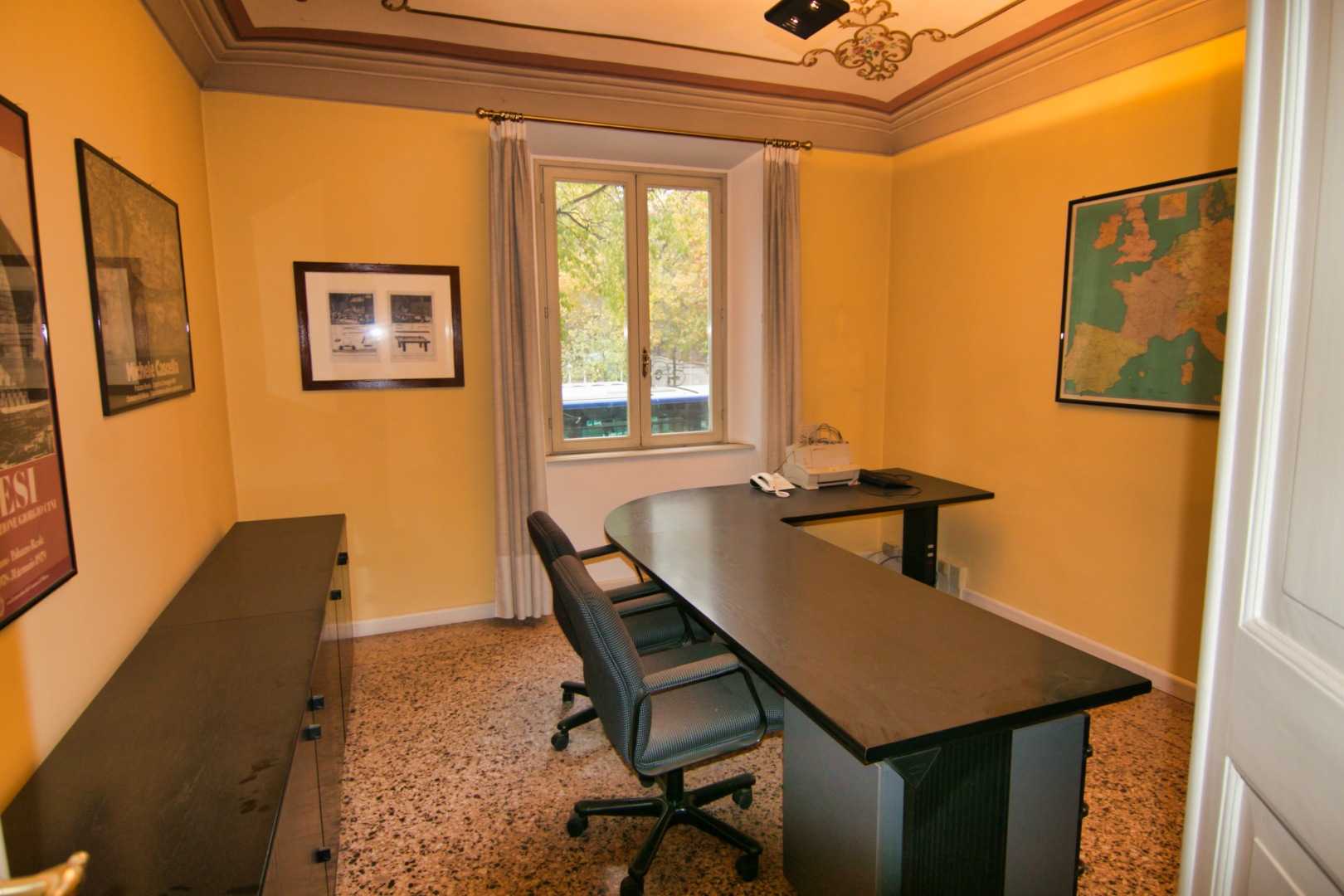 Office in Modena, 36 Viale Martiri della Libertà 10585676