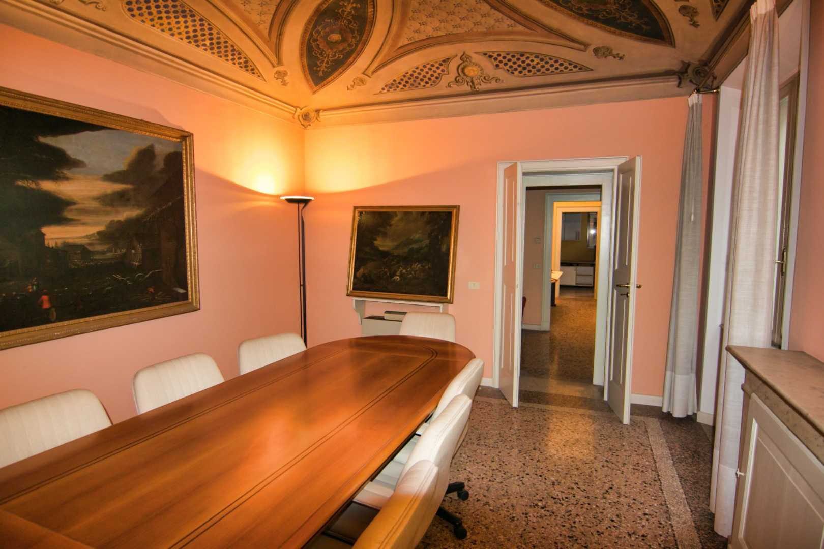 办公室 在 Modena, 36 Viale Martiri della Libertà 10585676