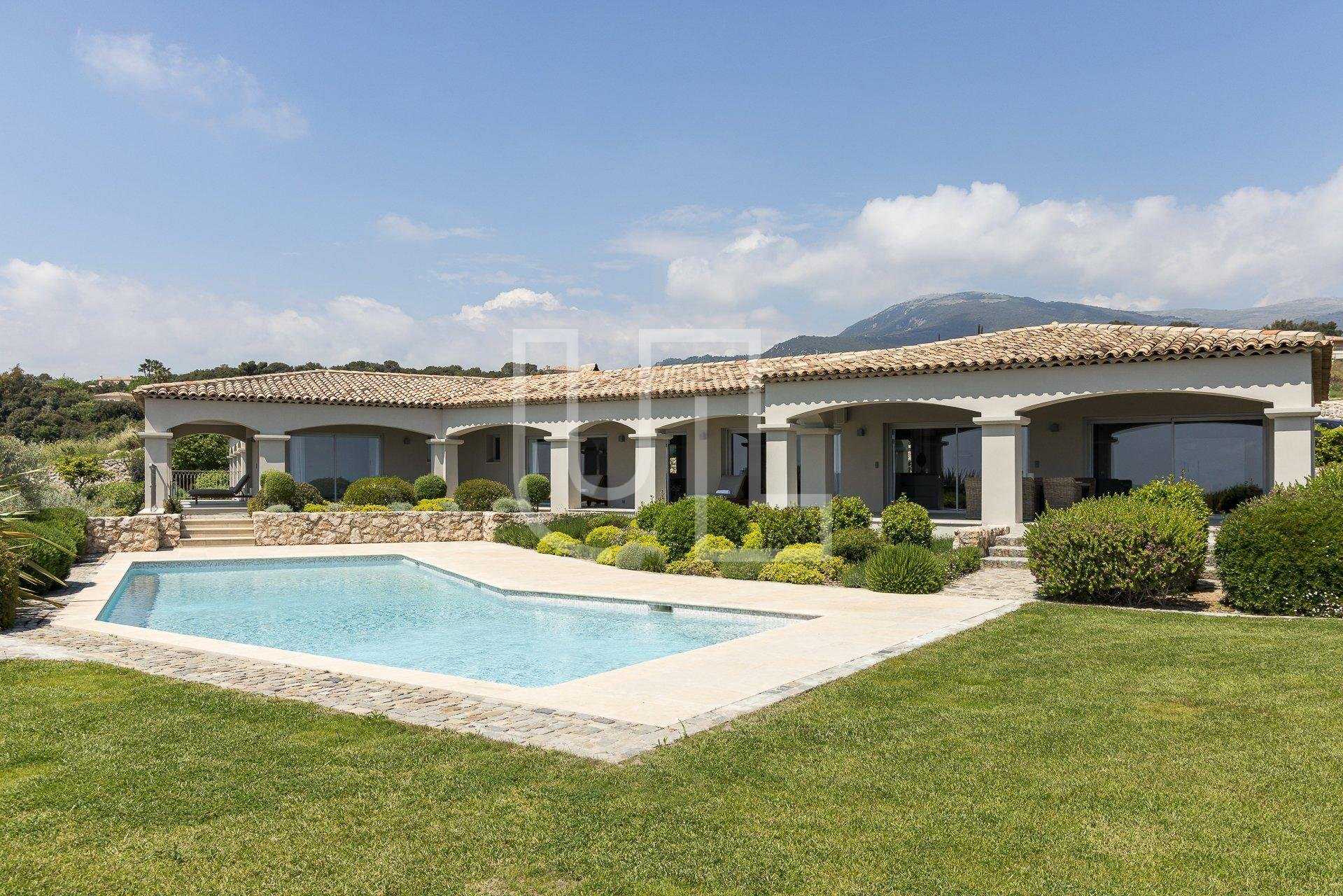 σπίτι σε Le Chateau, Provence-Alpes-Cote d'Azur 10585743