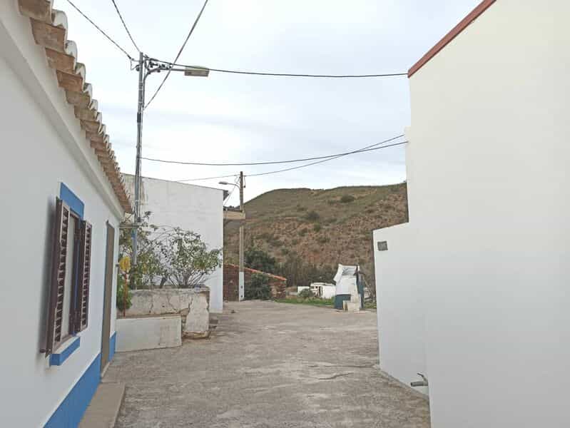 House in , Faro District 10585816