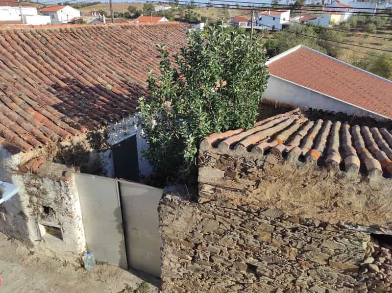 House in , Faro District 10585828