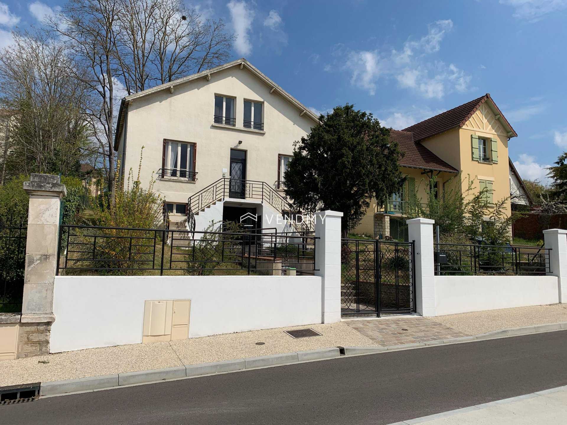 Huis in Joigny, Bourgogne-Franche-Comte 10625603