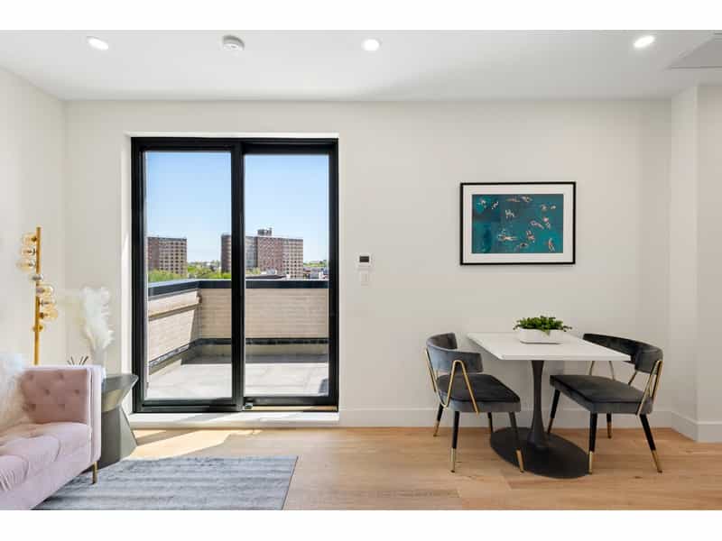 Condominium in New York, New York 10625622