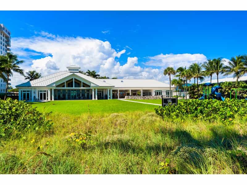 House in Sea Ranch Lakes, Florida 10694472