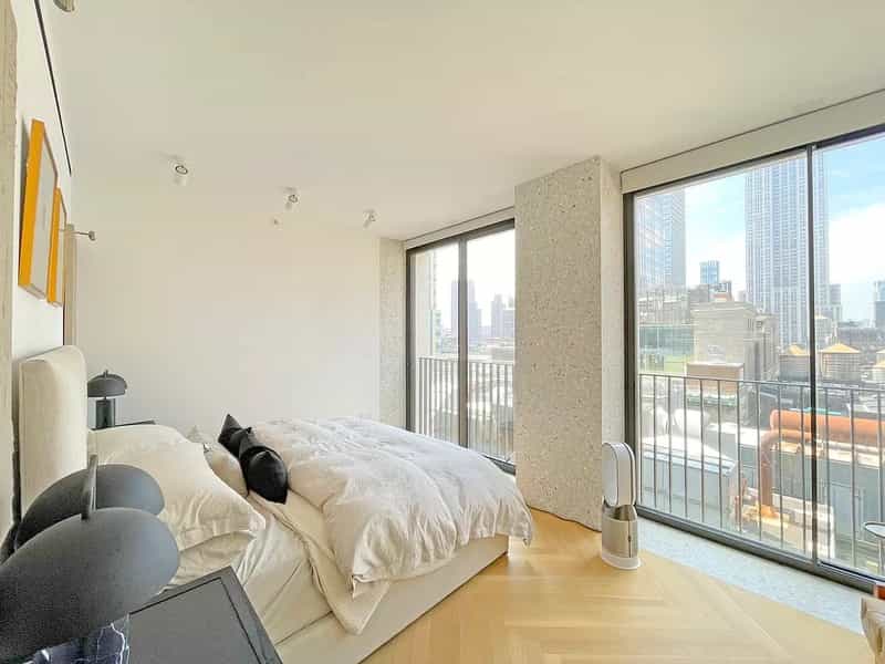 Condominium in New York, New York 10694480