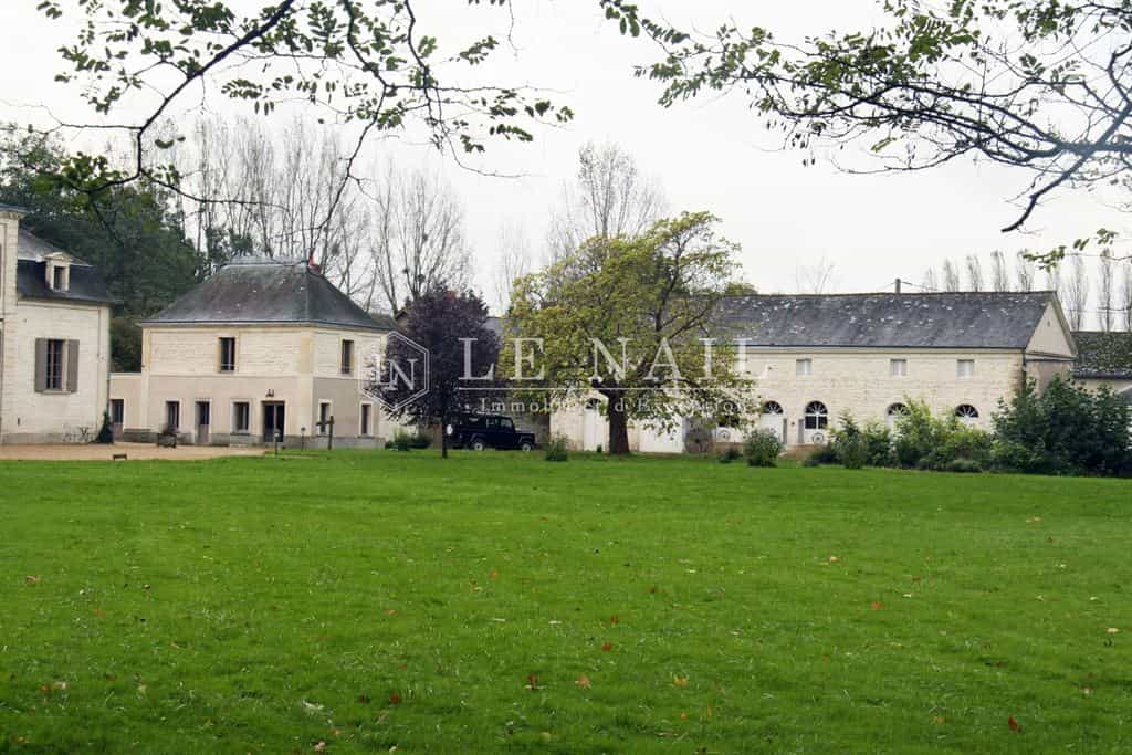 मकान में Saumur, Pays de la Loire 10695644