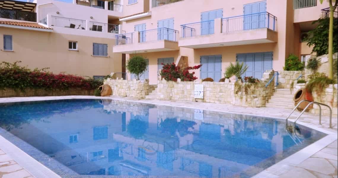 Condominium in Tala, Pafos 10695903