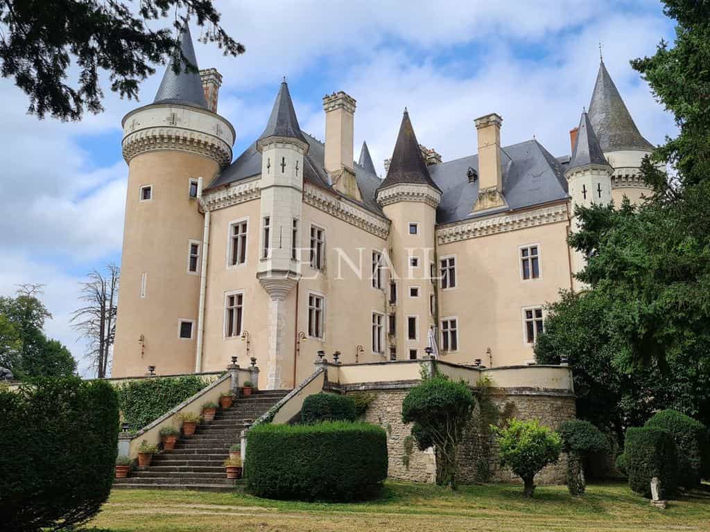 Huis in Chateauroux, Centrum-Val de Loire 10695933