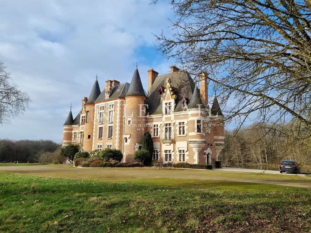 بيت في Romorantin-Lanthenay, Centre-Val de Loire 10695956