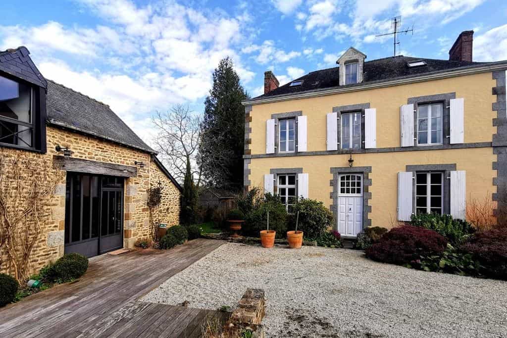 House in Mayenne, Pays de la Loire 10695963