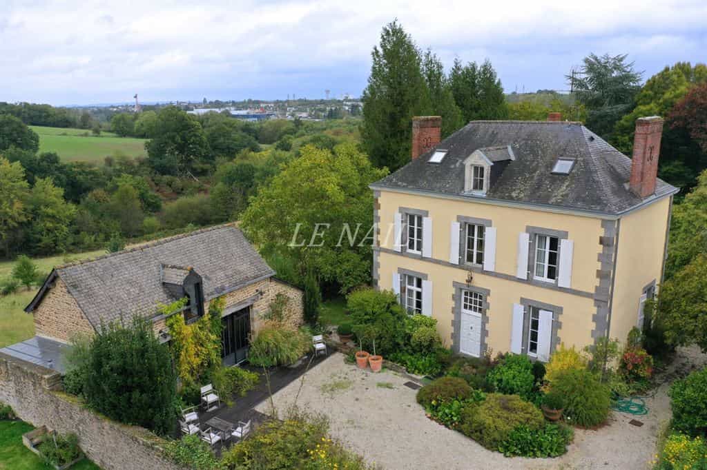 σπίτι σε Mayenne, Pays de la Loire 10695963