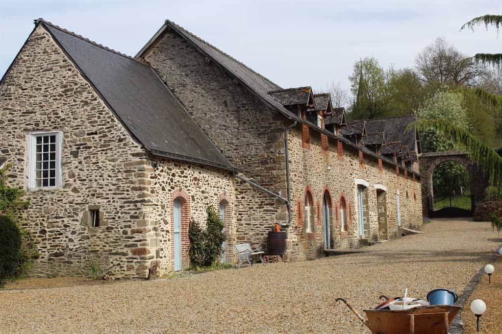 Talo sisään Mayenne, Pays de la Loire 10695971