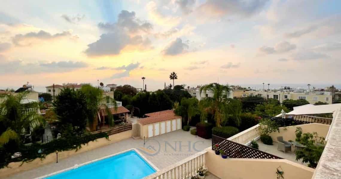 Condominium in Kissonerga, Paphos 10696033