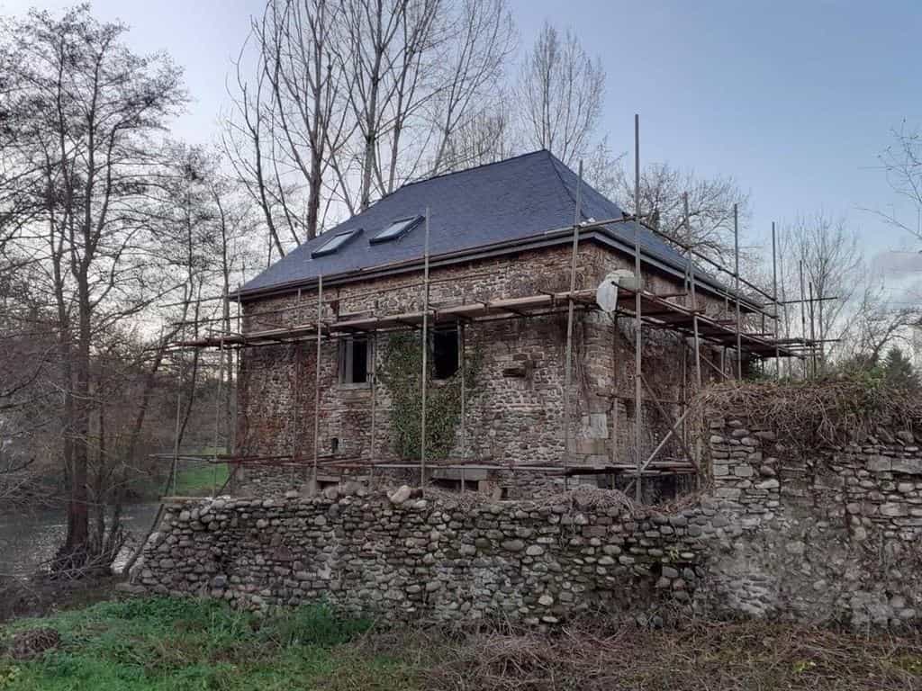 Hus i Oloron-Sainte-Marie, Nouvelle-Aquitaine 10696825