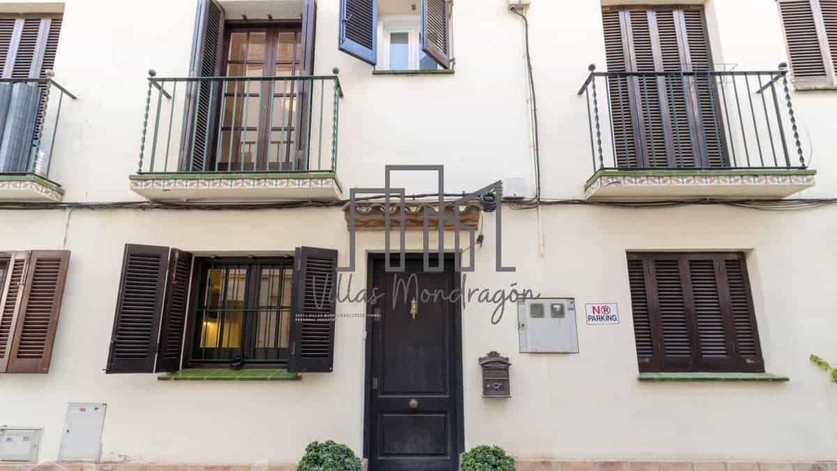 жилой дом в Barcelona, Catalunya 10696925