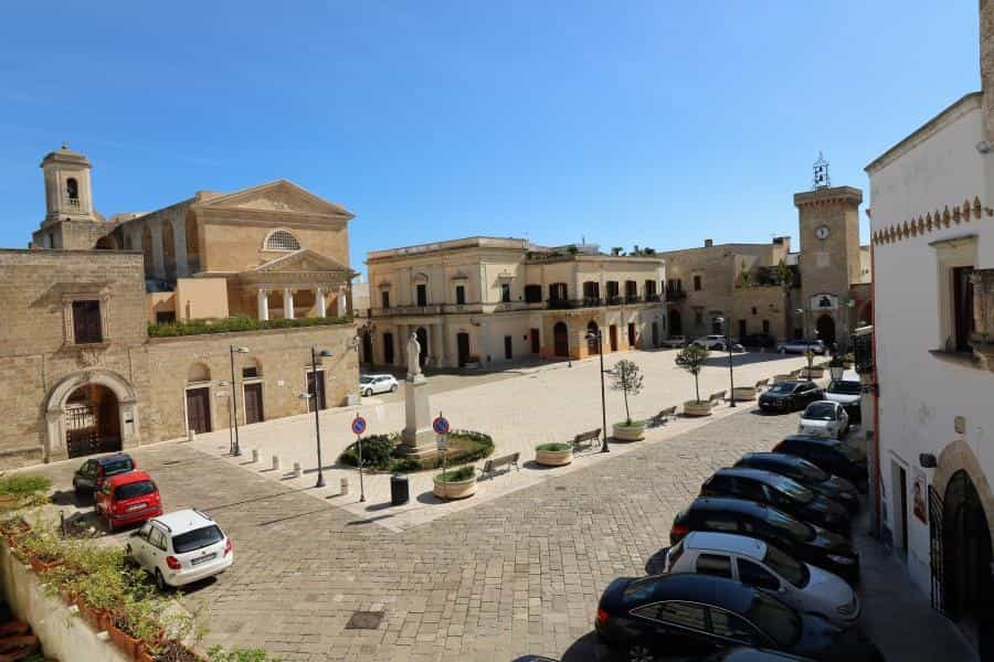rumah dalam Ugento, Puglia 10696988