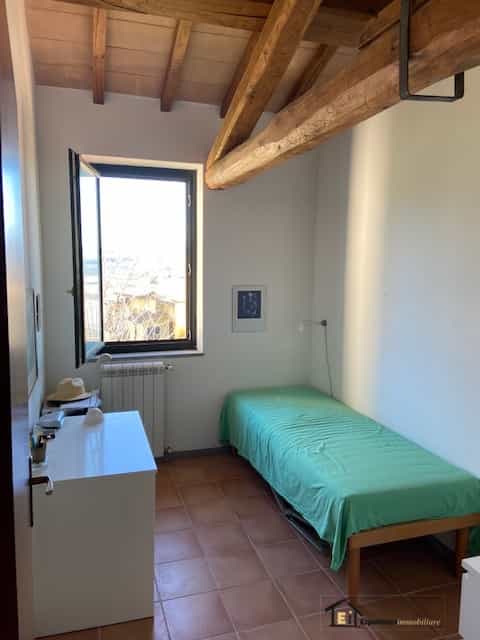 Condominium in Gavignano, Lazio 10697007