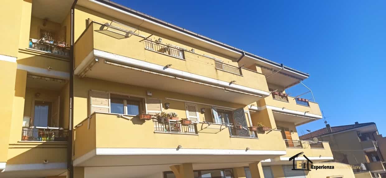 Condominium in Gavignano, Lazio 10697088