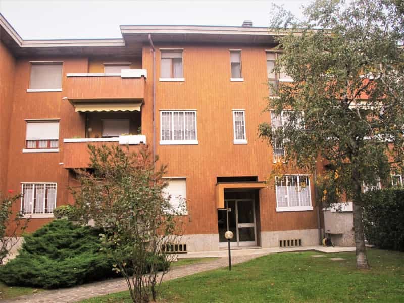 Condominium in Gorgonzola, Lombardy 10697239