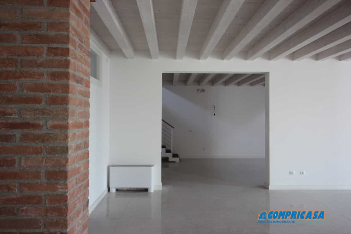 Condominium in Montagnana, Veneto 10697459