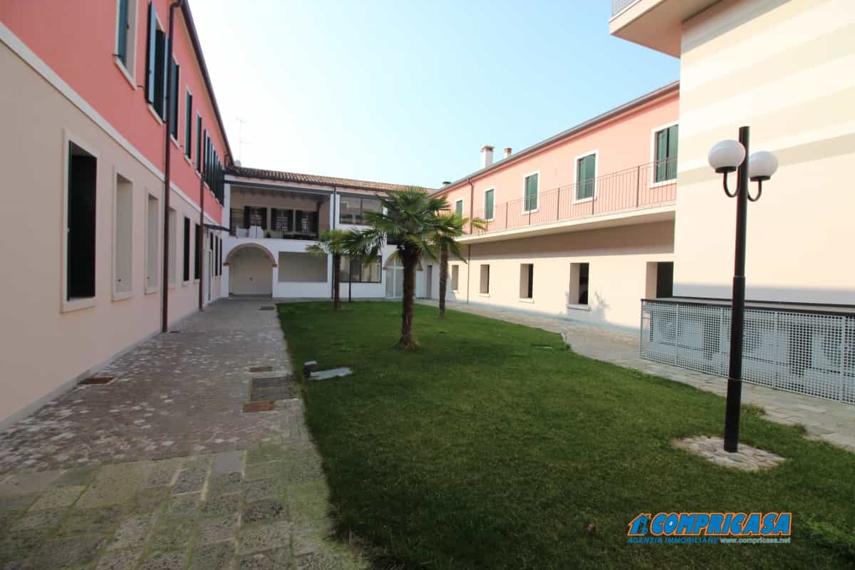 Condominium in Montagnana, Veneto 10697459