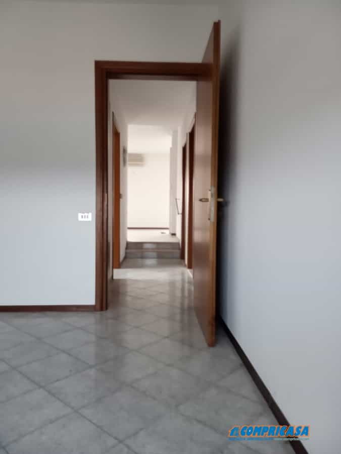 Condominium in Casale di Scodosia, Veneto 10697484