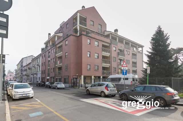 Condominium in Milan, Lombardy 10697517