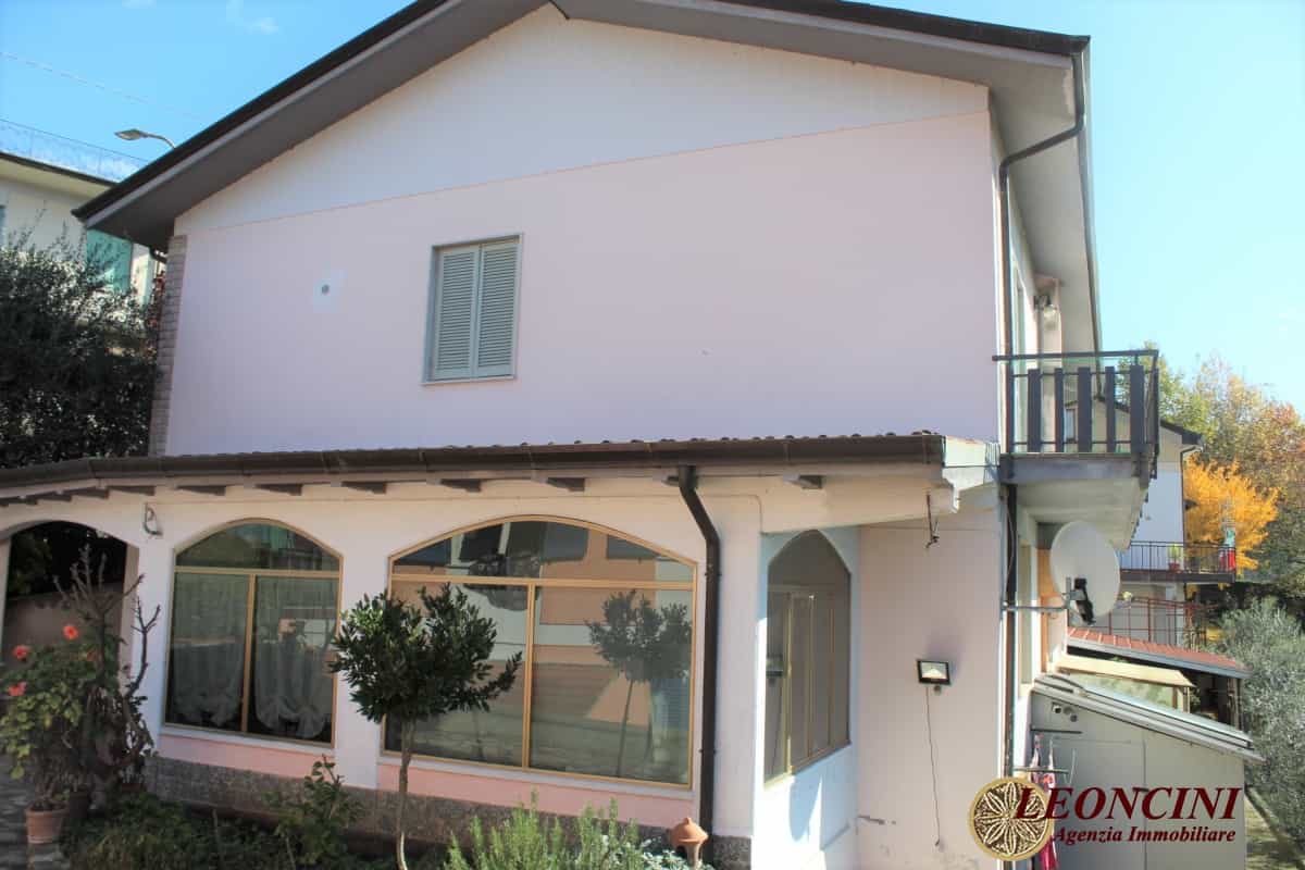Будинок в Віллафранка в Луніджані, Тоскана 10697992