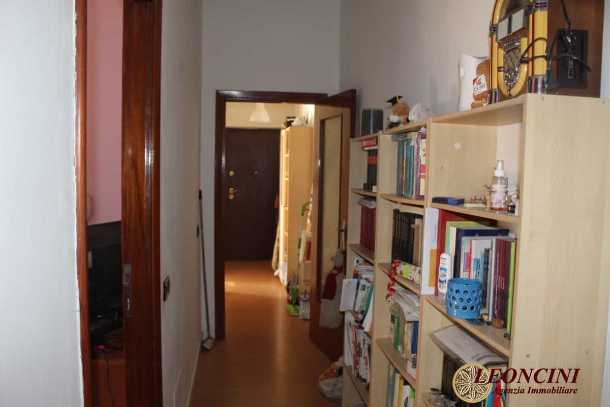 Квартира в Віллафранка в Луніджані, Тоскана 10698004