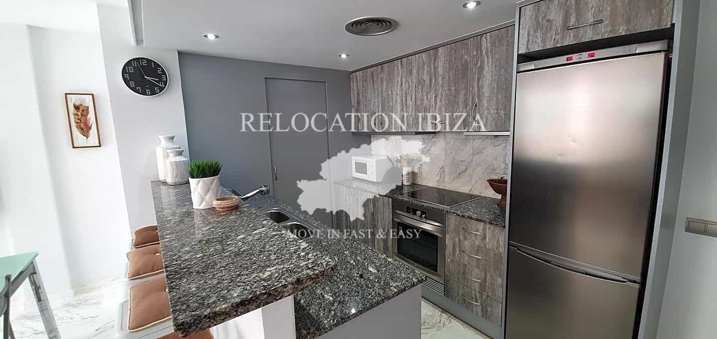 Condominium in Ibiza, Balearic Islands 10698044