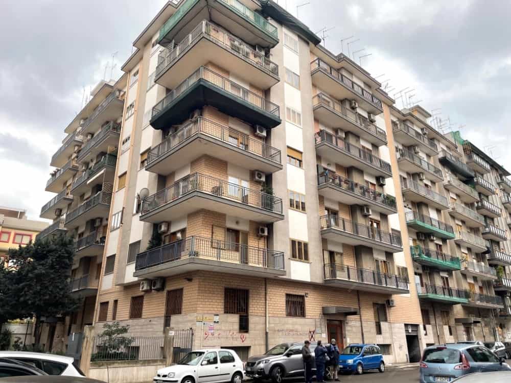 Condominium in , Apulia 10698074