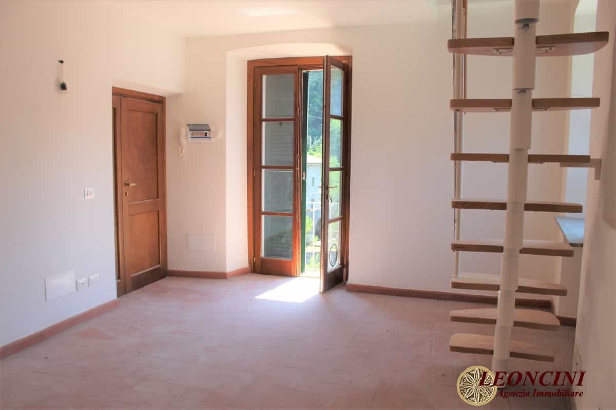 Condominium in Bagnone, Tuscany 10698090