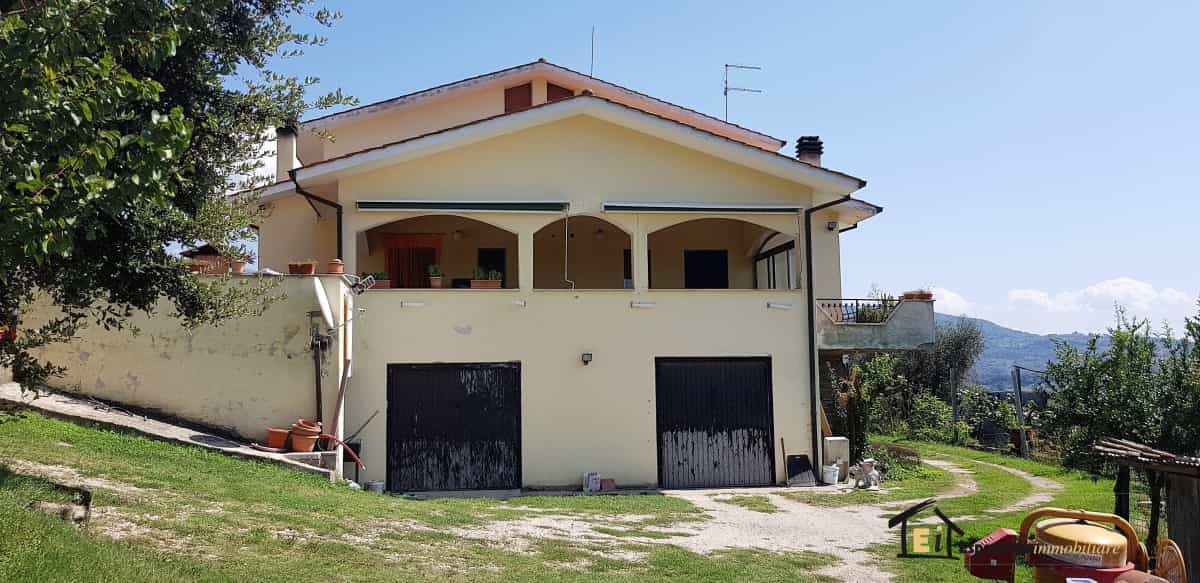 House in , Lazio 10698139