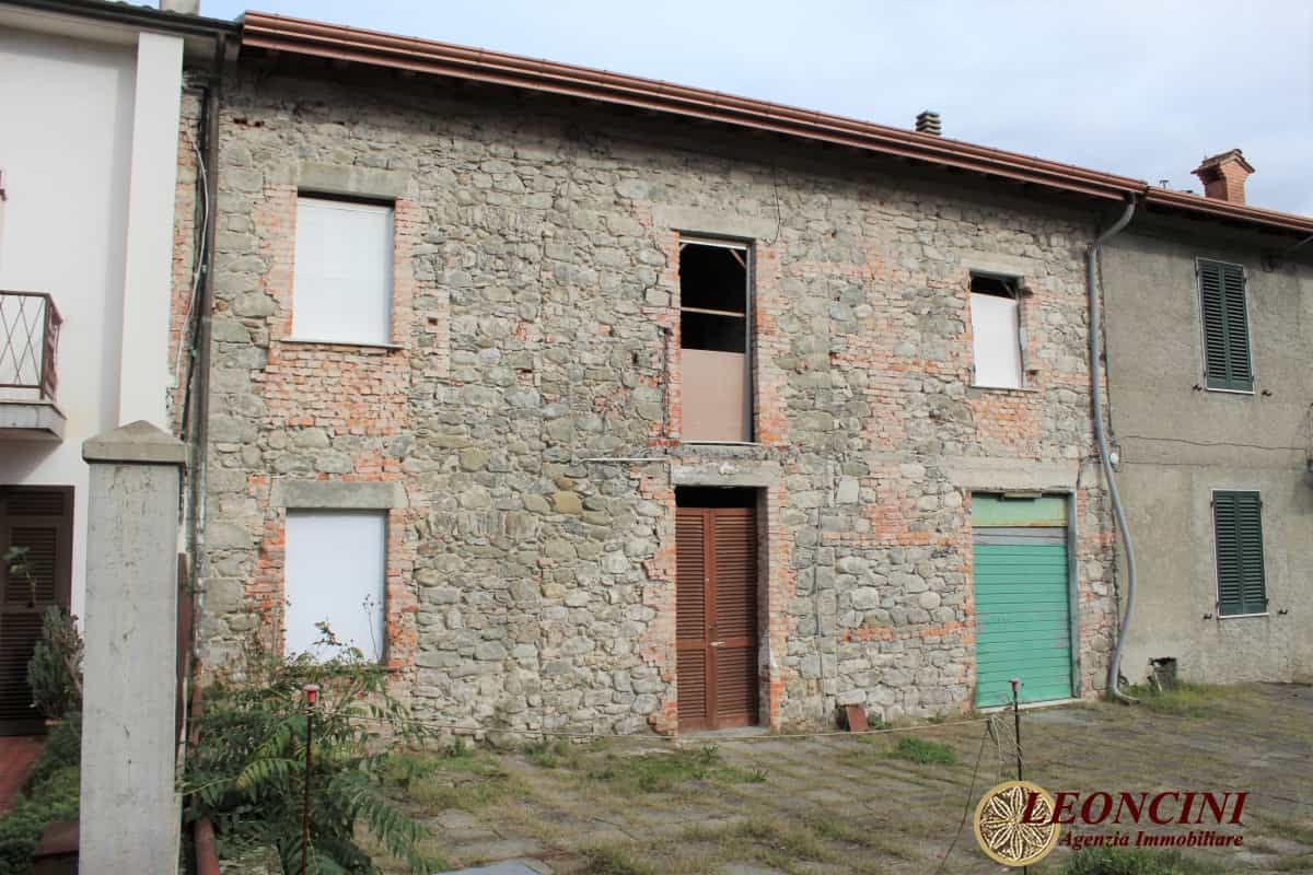 房子 在 卢尼贾纳自由镇, 托斯卡纳 10698206