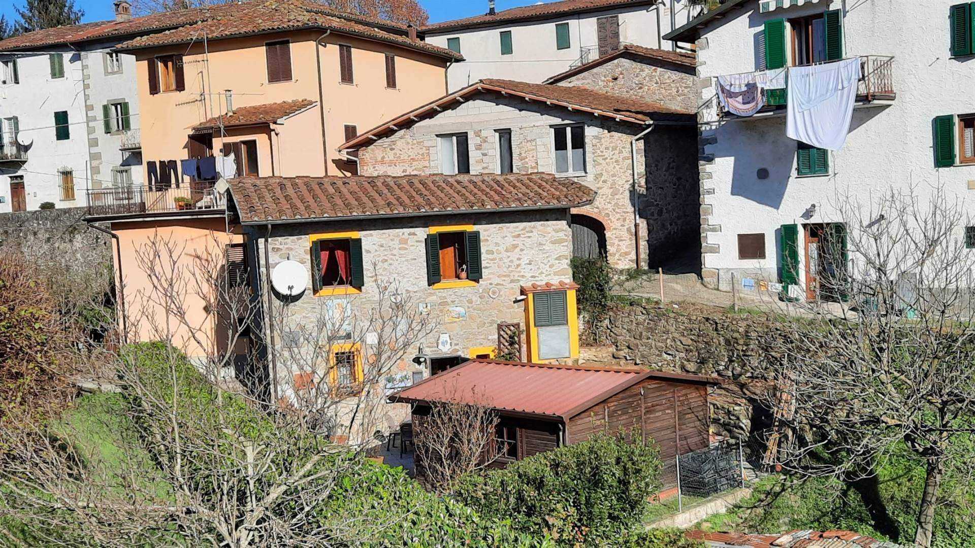 rumah dalam Barga, Tuscany 10698320