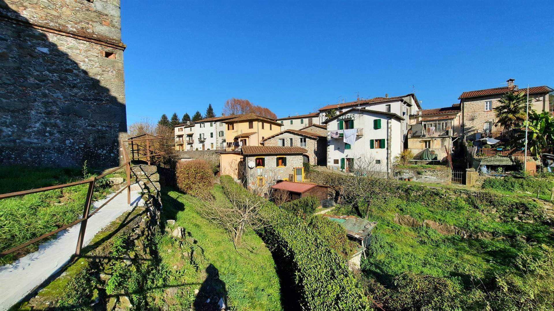 rumah dalam Barga, Tuscany 10698320