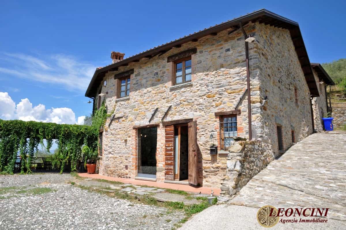 House in Fivizzano, Tuscany 10699464