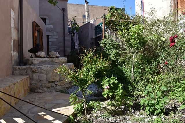 Будинок в Ніпос, Криті 10699581