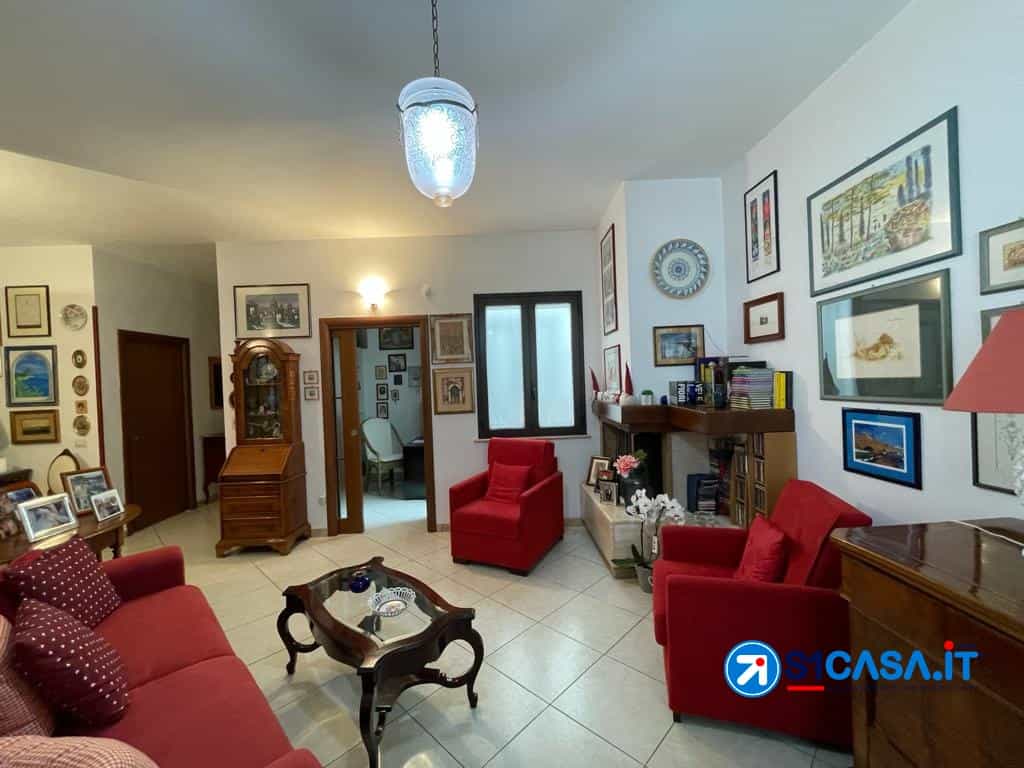 Eigentumswohnung im Galatone, Apulia 10699793