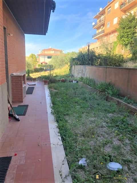 Condominium in , Lazio 10699816