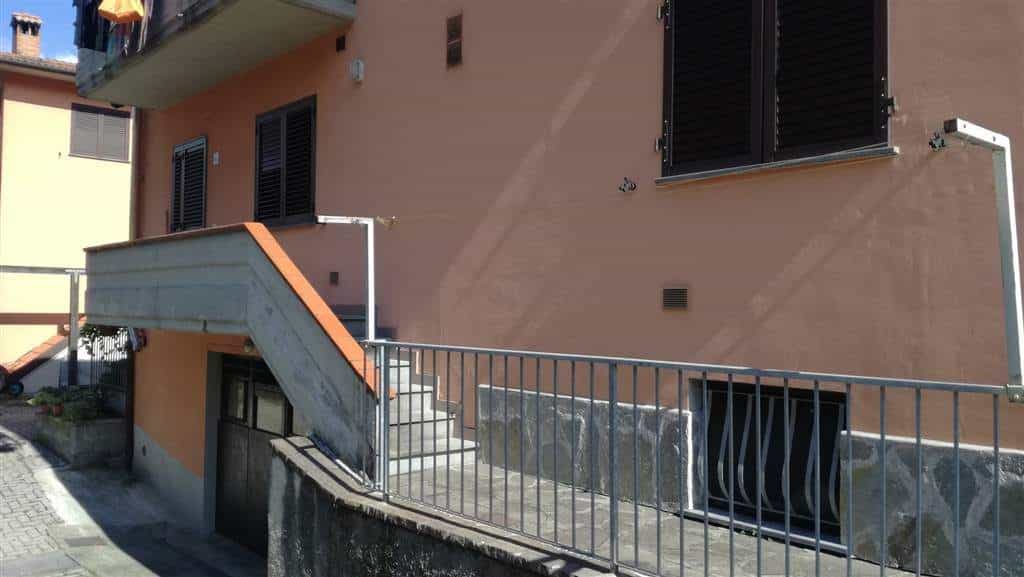 Kondominium dalam Gallicano, Tuscany 10699858