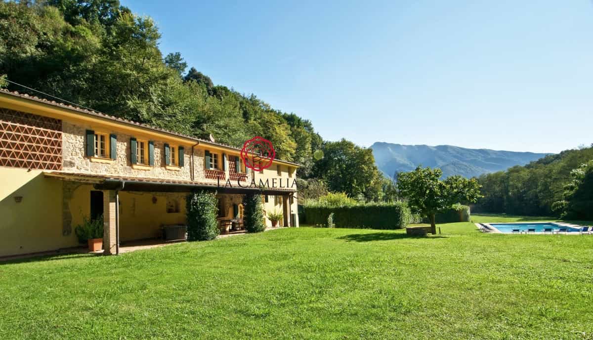 House in Camaiore, Tuscany 10699868