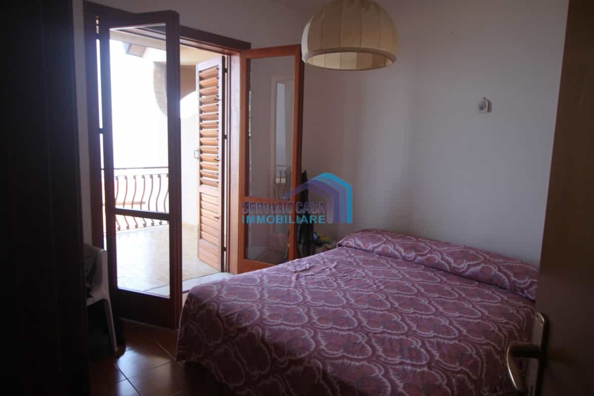 Condominium in Santa Caterina Villarmosa, Sicilië 10699923